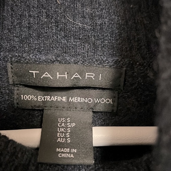 TAHARI Extra Fine Merino Wool Cowl Neck Long Sleeved Sweater GUC Size Small - Picture 5 of 12